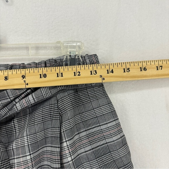 Divided Plaid Tie Waist Pocket Shorts Size 4 Gray - Picture 4 of 10